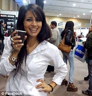 Thanh niên kiếm được việc tốt nhờ bộ CV viết tay "bá đạo" - 3 Eugenia Lopez – người đã đăng hồ sơ của Duarte lên mạng xã hội, và nhận được nhiều sự chú ý.