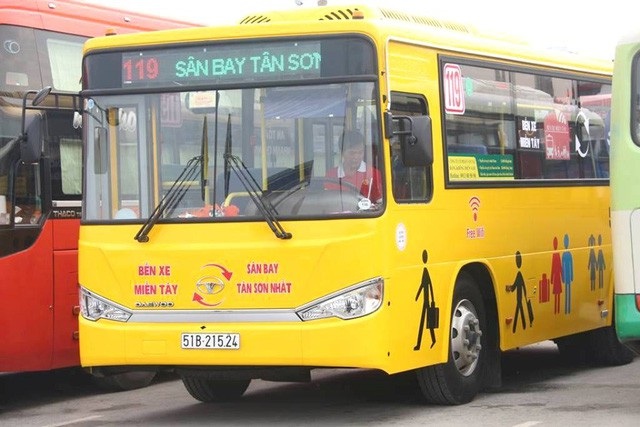 Thí điểm dịch vụ vận chuyển khách đi các cảng hàng không tại 9 tỉnh thành phố - 1
Đây à tuyến xe buýt đầu tiên đi từ sân bay Tân Sơn Nhất đến bến xe miền Tây.