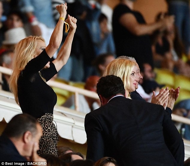 
Pamela Anderson là khách VIP trên khán đài trong trận đấu bóng đá diễn ra ở Monaco ngày 2/9 vừa qua
