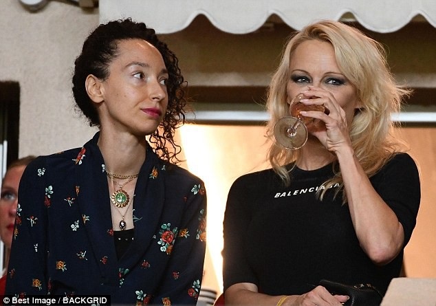 
Pamela Anderson, 52 tuổi chính là cổ động viên nhiệt thành nhất của bạn trai Adil Rami, 32 tuổi
