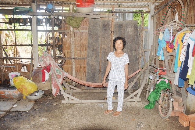 Rớt nước mắt cảnh cháu bé 20 tháng tuổi bị bỏng nặng - 5 Gia đình cháu Uyên rất khó khăn, nên rất mong sự sẻ chia của các tấm lòng hảo tâm.