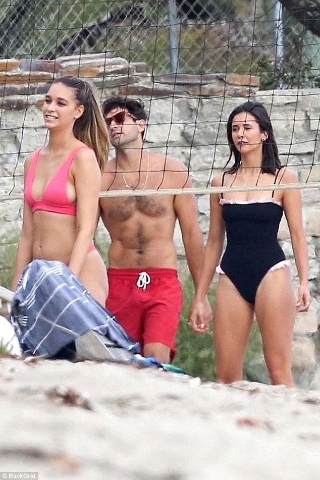 
April Love Geary đang mang thai đứa con thứ 2 chừng 4 tháng
