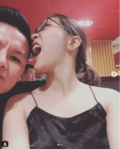 Bạn gái hot girl "bốc lửa" làm điều bất ngờ và phản ứng của Quang Hải - 5 Bạn gái hot girl "bốc lửa" làm điều bất ngờ và phản ứng của Quang Hải - 5
