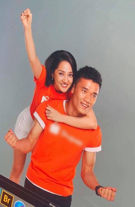 Xuất hiện "bạn gái tin đồn" xinh đẹp của thủ môn Bùi Tiến Dũng - 6 Hình ảnh thân thiết của Bùi Tiến Dũng và ca sĩ Bảo Anh từng khiến nhiều người tin rằng hai người đang hẹn hò