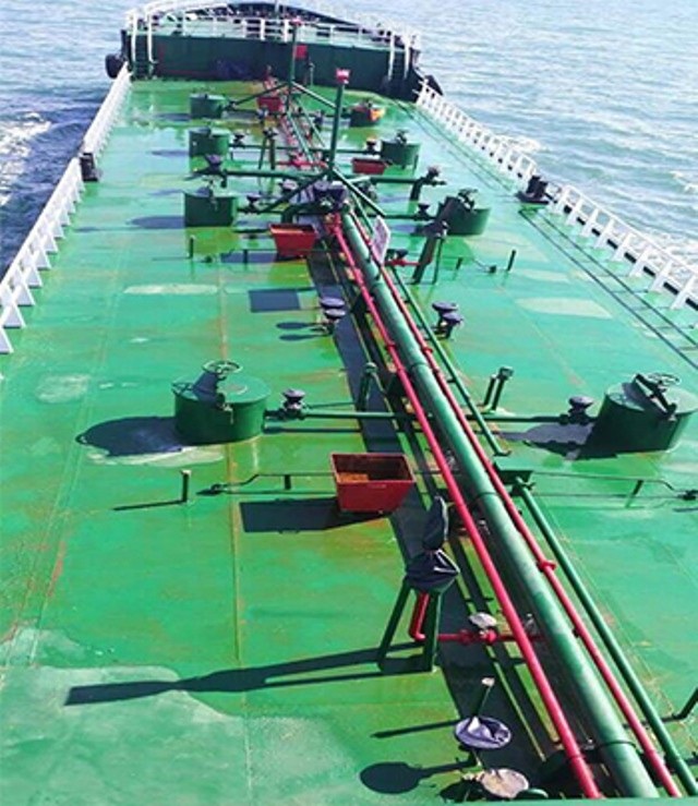 Bắt giữ tàu chở một triệu lít xăng không rõ nguồn gốc - 1 Chiếc tàu bị phát hiện chở cả triệu lít xăng không rõ nguồn gốc.