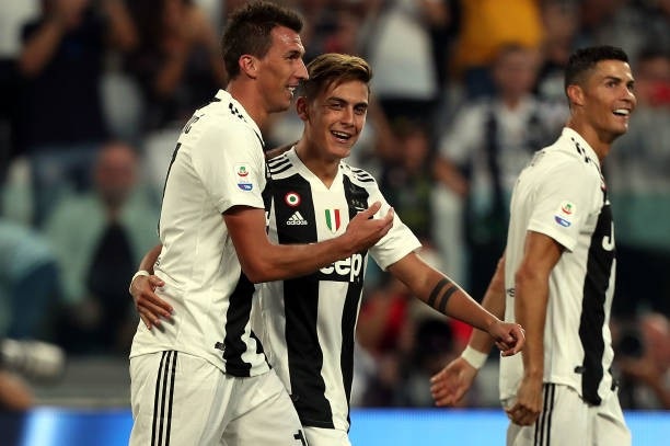 Juventus 3-1 Napoli: C.Ronaldo kiến tạo 2 bàn - 5
Mario Mandzukic ăn mừng bàn thắng thứ 2 cho Juventus