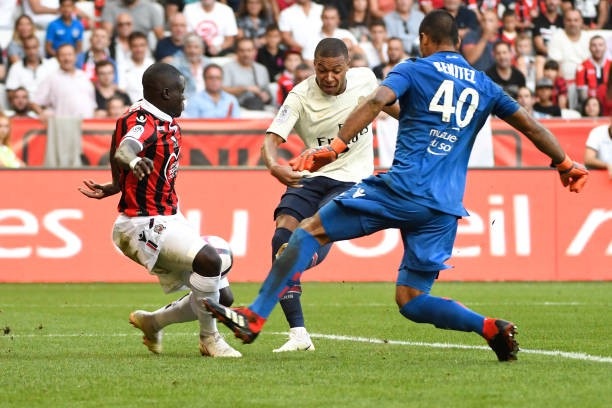 Neymar rực sáng, PSG thắng trận thứ 8 liên tiếp - 2
Mbappe trở lại ấn tượng sau án treo giò
