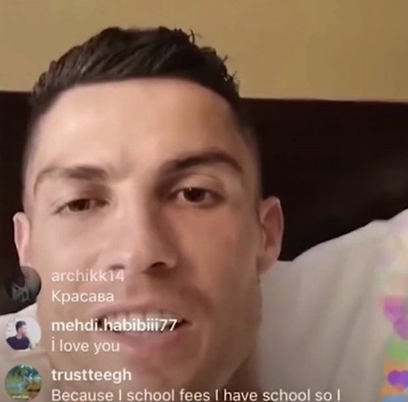 Dính nghi án hiếp dâm, C.Ronaldo vẫn tự nhận là người đàn ông hạnh phúc - 2 C.Ronaldo rất thoải mái trả lời câu hỏi của người hâm mộ