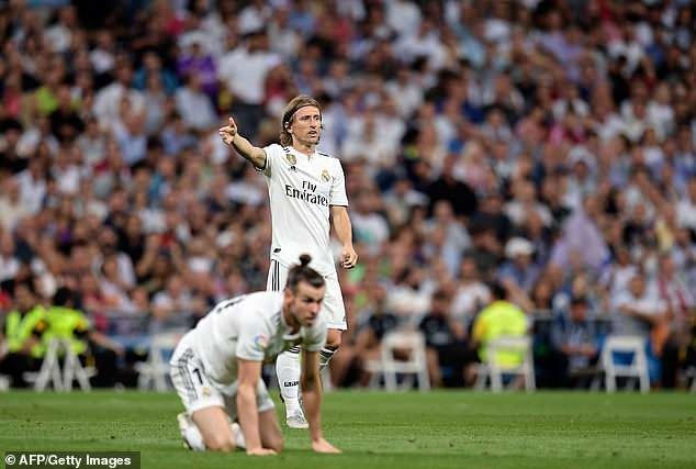 Real Madrid bất phân thắng bại với Atletico tại Bernabeu - 3
Bale và Modric đã có một trận đấu không đúng phong độ