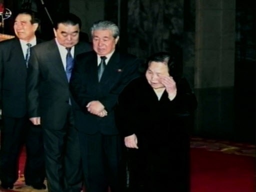 
Ông Ju Kyu-chang (thứ 2 từ bên phải) (Ảnh: Yonhap)
