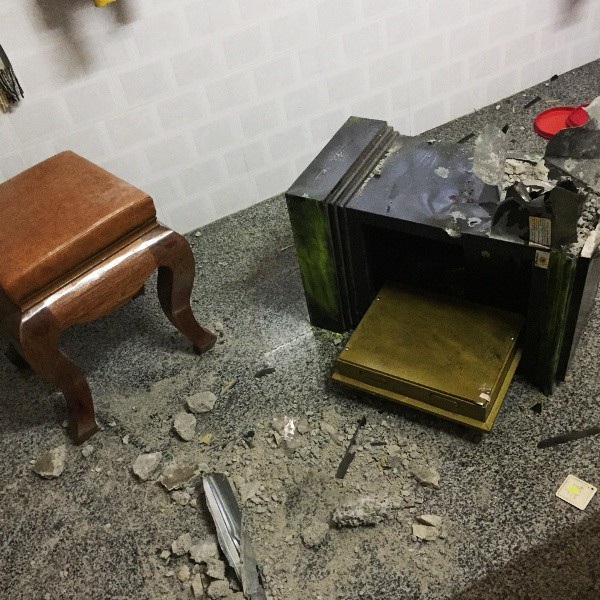 Truy tìm đối tượng đột nhập nhà nữ giám đốc doanh nghiệp trộm 9 cây vàng - 1 Đối tượng đột nhập nhà nữ giám đốc một doanh nghiệp phá két sắt trộm 9 cây vàng.