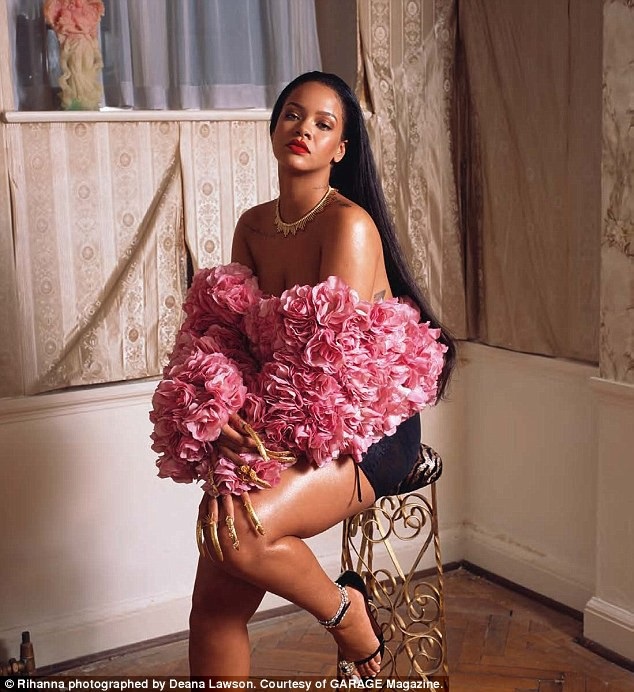 Rihanna tái xuất xinh đẹp - 1
Rihanna trẻ đẹp trong bộ ảnh mới. Nữ ca sỹ 30 tuổi trông rất quyến rũ và bí ẩn
