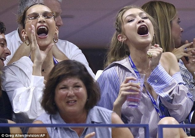 Chị em Hadid sành điệu đi xem tennis - 3
Gigi, 23 tuổi và Bella, 21 tuổi là 2 siêu mẫu đình đám nước Mỹ hiện nay