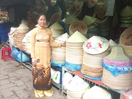 Chủ tịch tỉnh Thừa Thiên Huế vận động nữ sinh các trường đại học, THPT mặc áo dài - 9 Chủ tịch tỉnh Thừa Thiên Huế vận động nữ sinh các trường đại học, THPT mặc áo dài - 9