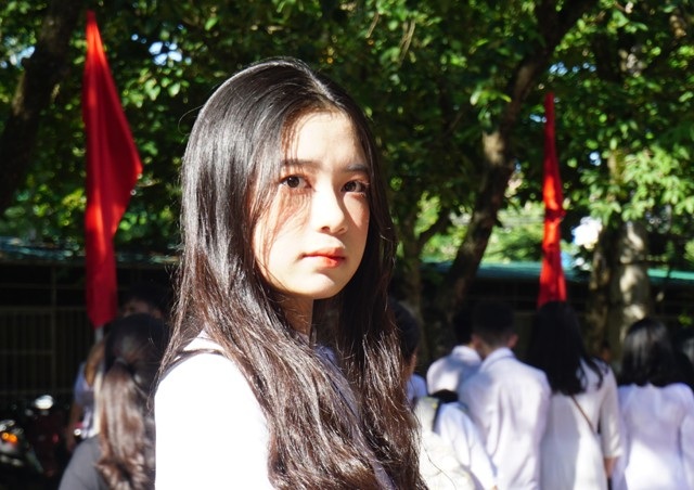 Ngắm tà áo dài trắng tinh khôi của nữ sinh trường giàu thành tích nhất Nghệ An ngày khai giảng - 5 Xinh đẹp, giỏi giang nhưng các nữ sinh trường Phan cũng không kém phần cá tính và thường được phát huy sở trường trong các câu lạc bộ