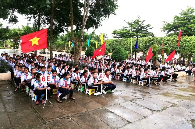 Học trò cả nước náo nức trong lễ khai giảng - 65
Học sinh lớp 6 Trường THCS Phong Phú (thị xã Giá Rai) tươi vui mừng khai giảng năm học mới 2018-2019. (Ảnh: Huỳnh Hải)