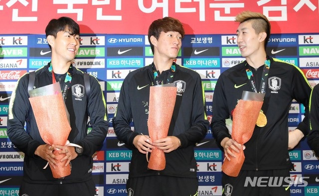 Hé lộ tiền thưởng của Son Heung Min và đồng đội sau khi giành HCV Asiad - 1
Toàn đội Olympic Hàn Quốc nhận được khoảng 628 triệu đồng tiền thưởng sau khi giành huy chương vàng Asiad 2018
