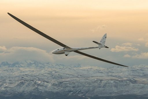 Máy bay có người lái lần đầu lên độ cao có thể khiến máu người sôi lên - 1 Máy bay Perlan Mission II (Ảnh: Airbus)