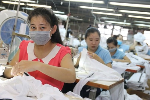 TP HCM cần khoảng 27.000 lao động - 1 Dệt may, giày da chiếm 7,2% nhu cầu tuyển dụng trong tháng 9-2018 Ảnh: ĐÌNH VIÊN