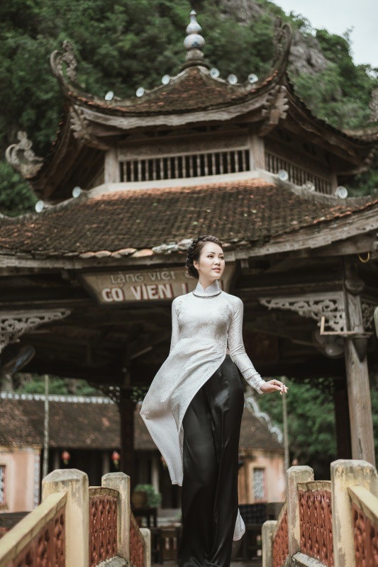 Tại sao Thuỵ Vân VTV giữ bí mật về chồng, bật khóc vì MC Hạnh Phúc? - 12 Hồi tháng 4, Thụy Vân phải ngừng toàn bộ công việc để chữa chứng nhồi máu động mạch phổi. Bác sĩ chẩn đoán, Á hậu mắc bệnh này do cường độ làm việc. Tôi liên tục di chuyển và thường xuyên đi giày cao gót do đặc thù của nghề MC. Thời gian qua, tôi cũng gặp nhiều áp lực vì lịch trình dày đặc nên việc lưu thông máu của cơ thể bị ảnh hưởng, cô nói. Sau thời gian chữa bệnh, sức khoẻ của Thuỵ Vân đã hồi phục. Hiện tại để bệnh không tái phát, cô cố gắng cân bằng công việc, dành nhiều thời gian nghỉ ngơi và chăm sóc bản thân nhiều hơn.