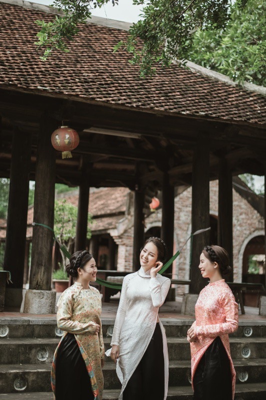 Tại sao Thuỵ Vân VTV giữ bí mật về chồng, bật khóc vì MC Hạnh Phúc? - 13 Trong số các người đẹp, Thụy Vân vốn rất kín tiếng trong cuộc sống hôn nhân. Cô bí mật kết hôn vào năm 2010 và chưa một lần công khai hình ảnh ông xã Cao Hoàng với công chúng. Vợ chồng cô đã có con trai đầu lòng Tony.