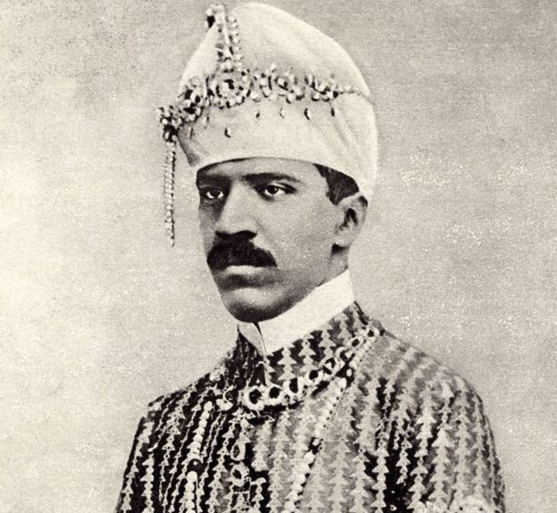 Hộp cơm bằng vàng của vị vua từng giàu nhất thế giới "không cánh mà bay" - 2
Mir Osman Ali Khan từng là người giàu nhất thế giới. (Ảnh: BBC)