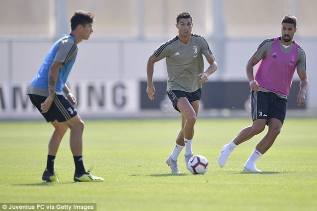 C.Ronaldo tập luyện với một bên mắt bầm tím - 3 C.Ronaldo tập luyện với một bên mắt bầm tím - 3