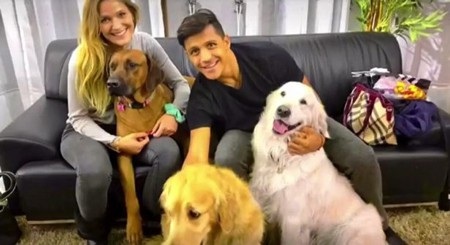 Alexis Sanchez buồn bã nói lời chia tay bạn gái xinh đẹp - 4 Sanchez và Mayte Rodriguez đã gắn bó suốt một thời gian dài