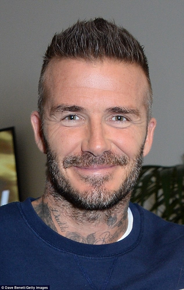 David Beckham bị rụng tóc do tuổi tác - 9
Hình ảnh nam tính và mạnh mẽ khiến David Beckham càng hấp dẫn fan nữ. Anh được mời làm người mẫu thời trang cho khá nhiều nhãn hiệu.