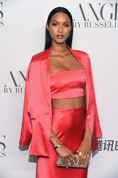 Candice Swanepoel thon thả đáng ngưỡng mộ sau 3 tháng sinh con - 10
Lais Ribeiro - gái một con bốc lửa