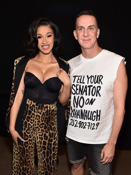 Cardi B khoe ngực khủng - 1
Cardi B tới xem show diễn của nhà thiết kế Jeremy Scott tại New York Fashion Week ngày 7/9 vừa qua