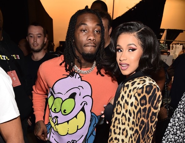 Cardi B khoe ngực khủng - 4
Bà mẹ trẻ bên chồng rapper Offset