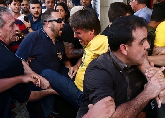 Ứng viên tổng thống Brazil bị đâm suýt mất mạng khi vận động bầu cử - 1
Ông Jair Bolsonaro (Ảnh: Twitter)