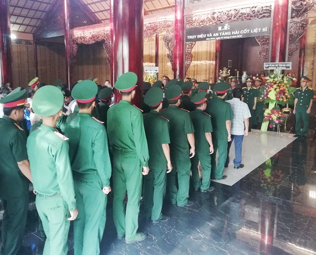 Truy điệu, an táng nữ liệt sĩ khuyết danh hy sinh thời chống Pháp - 1 Lễ truy điệu...