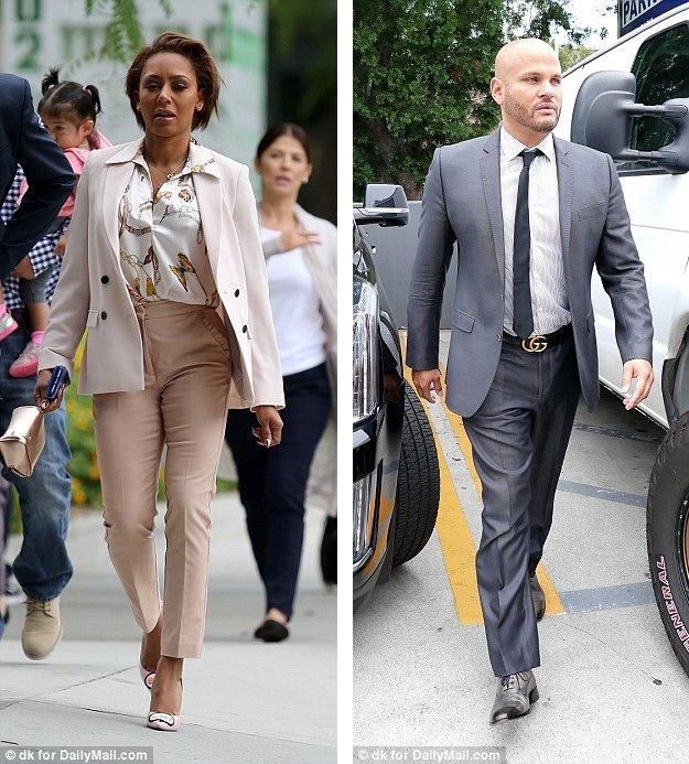 
Mel B (trái) ra hầu tòa cùng chồng cũ, Stephen Belafonte ngày 4/9.
