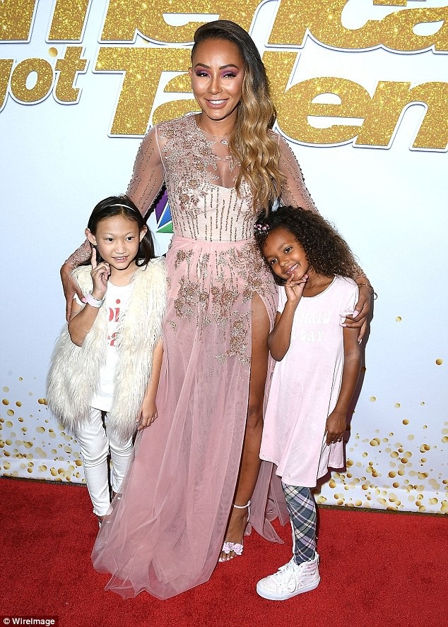 
Mel B muốn nuôi và chăm sóc con gái Madison, 7 tuổi (bên phải).
