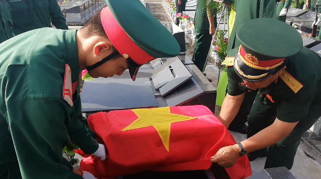 Truy điệu, an táng nữ liệt sĩ khuyết danh hy sinh thời chống Pháp - 4 Truy điệu, an táng nữ liệt sĩ khuyết danh hy sinh thời chống Pháp - 4