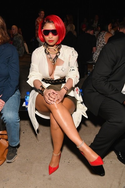 Nicki Minaj khoe ngực khủng - 11
Nicki Minaj lạ lẫm với mái tóc đỏ