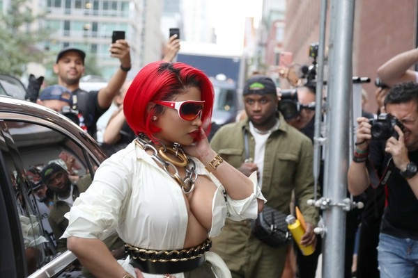 Nicki Minaj khoe ngực khủng - 13
Nicki Minaj với chuỗi vòng cổ lạ mắt và to bản.