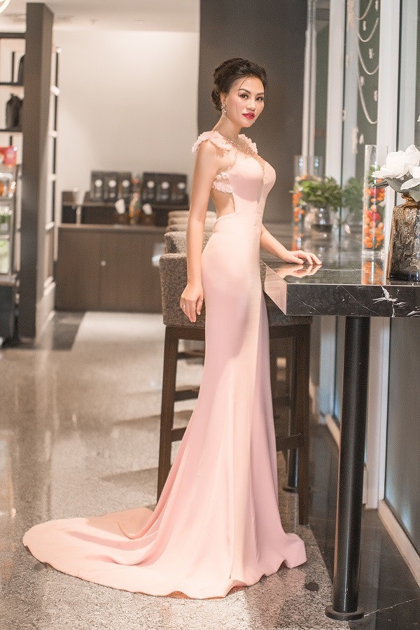 Nữ Hoàng Trần Huyền Nhung quyến rũ ngọt ngào ngồi giám khảo - Ảnh 8. Nữ Hoàng Trần Huyền Nhung quyến rũ ngọt ngào ngồi giám khảo - Ảnh 8.