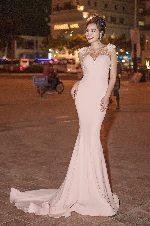 Nữ Hoàng Trần Huyền Nhung quyến rũ ngọt ngào ngồi giám khảo - Ảnh 9. Nữ Hoàng Trần Huyền Nhung quyến rũ ngọt ngào ngồi giám khảo - Ảnh 9.