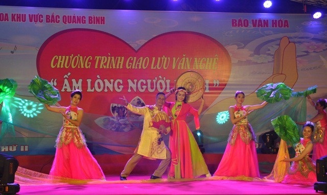 Hơn 450 triệu ủng hộ bệnh nhân nghèo thông qua chương trình ‘ấm lòng người bệnh’ - 1 Chương trình giao lưu văn nghệ nhằm gây quỹ ủng hộ bệnh nhân nghèo tại Bệnh viện Đa khoa khu vực Bắc Quảng Bình