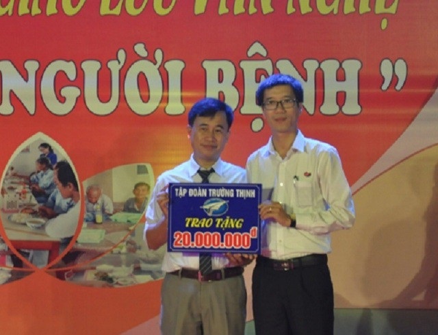 Hơn 450 triệu ủng hộ bệnh nhân nghèo thông qua chương trình ‘ấm lòng người bệnh’ - 2 Hơn 450 triệu ủng hộ bệnh nhân nghèo thông qua chương trình ‘ấm lòng người bệnh’ - 2
