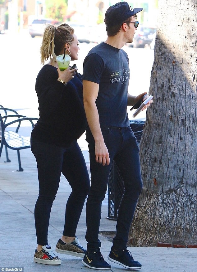 
Cặp đôi xác nhận chuyện Hilary mang thai hồi tháng 6 vừa rồi.
