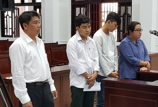 Bác kháng cáo của nguyên Chi cục trưởng thi hành án tham ô tài sản - 1 Hùng, Khánh, Tài, Tiên (từ trái qua).