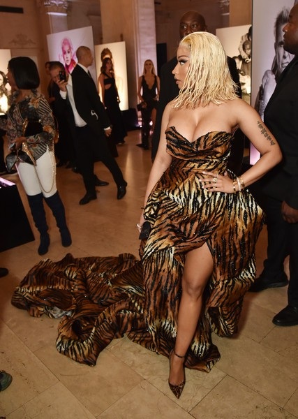 Nicki Minaj khoe ngực khủng - 2
Ca sỹ người Mỹ diện váy da báo khoe ngực khủng