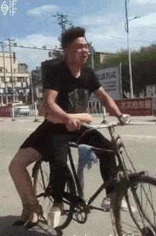 Xe đạp hay BMW, ai mới là người hạnh phúc?