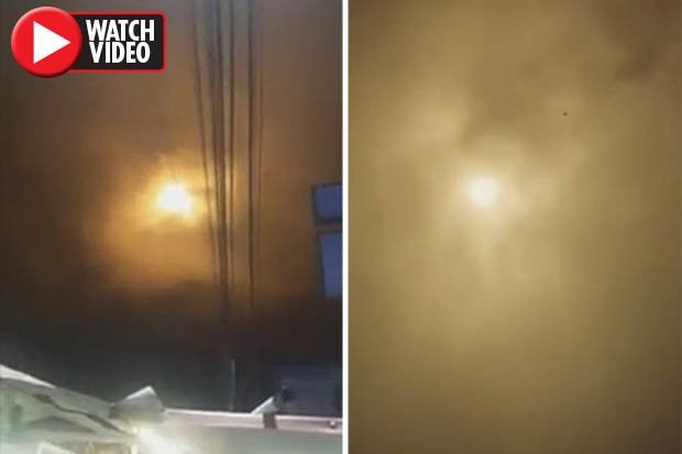 
Ánh sáng lạ xuất hiện trên bầu trời đêm ở Colombia.
