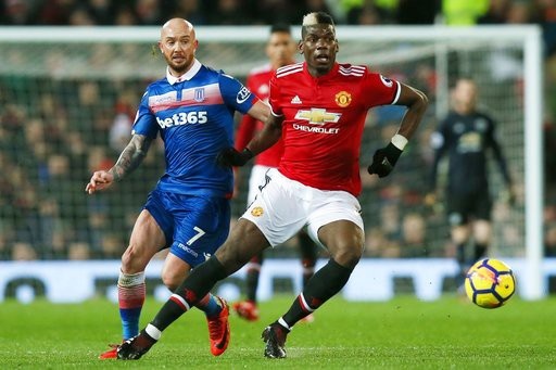 Đội hình tiêu biểu vòng 23 Premier League: Pogba rực sáng - 2 Paul Pogba rực sáng trong trận đấu với Stoke City