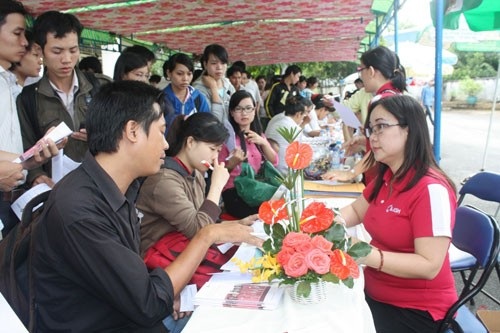 Ngày hội việc làm thanh niên với gần 10.000 chỉ tiêu tuyển dụng - 2 Ngày hội việc làm thanh niên với gần 10.000 chỉ tiêu tuyển dụng - 2
